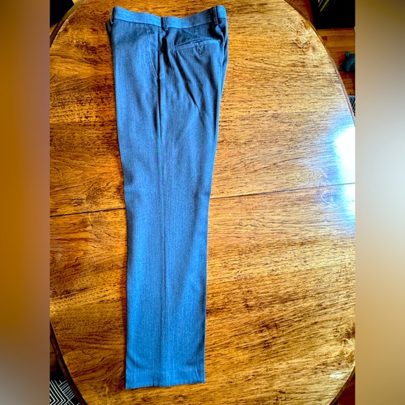 RW&CO 32” Grey dress pants with a herringbone style fabric - Picture 1 of 6